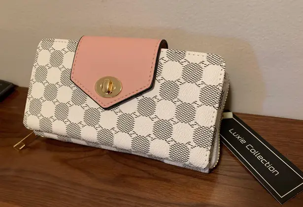 Luxie Collection Convertible crossbody wallet/wristlet