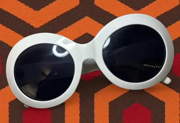Unif Oversized Round White Rim Willy Wonka Esque Sunglasses