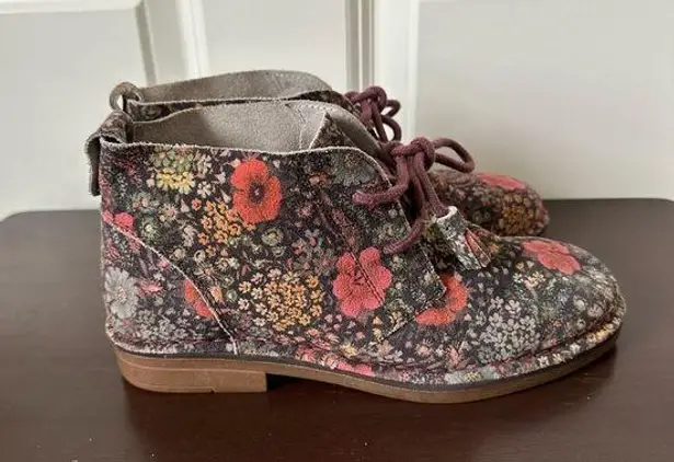 Hush Puppies Cyra Catelyn Black Multi Floral Suede Chukka Boots size 6.5