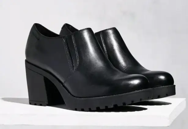 Vagabond chunky lug sole ankle boot / bootie size 40