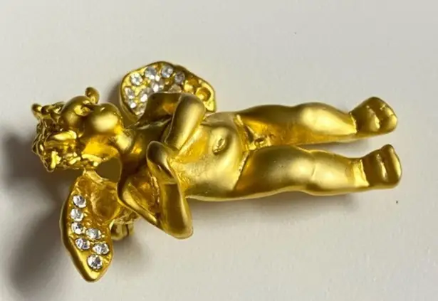 Angel Cherub with Rhinestone on Wings Brooch Pin Gold Tone Vintage