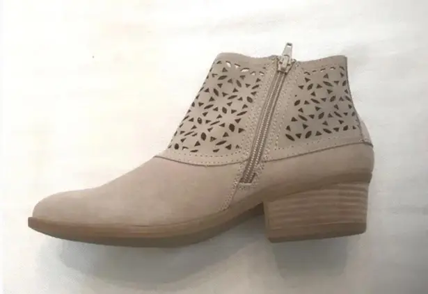 Baretraps NIB  Taupe Garin Suede Ankle Booties with Laser Cutout Design