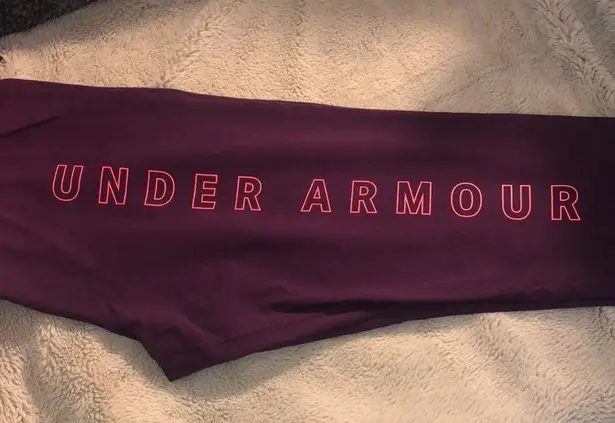 Under Armour NWT  Favorite Midrise Graphic Capri Leggings, Large