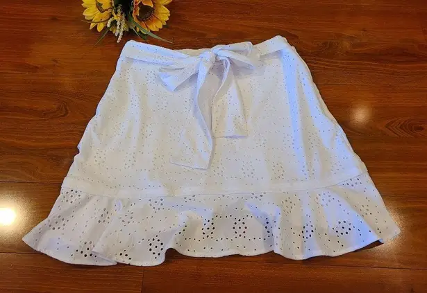 Bar III  White Ruffled Skirt Size Large