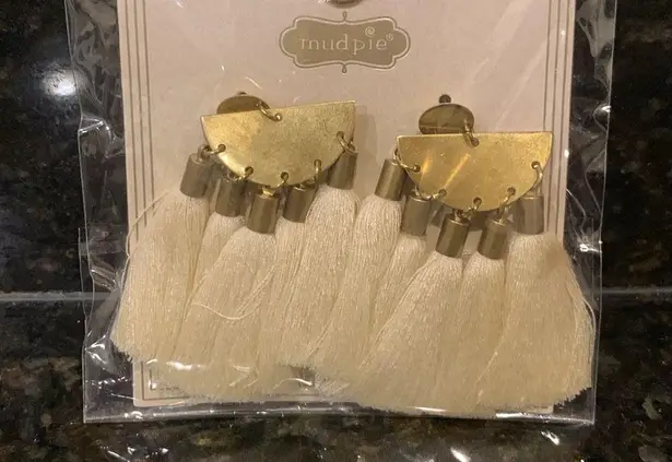 Mud Pie  ⚜️ Tassel Earrings - Image 3