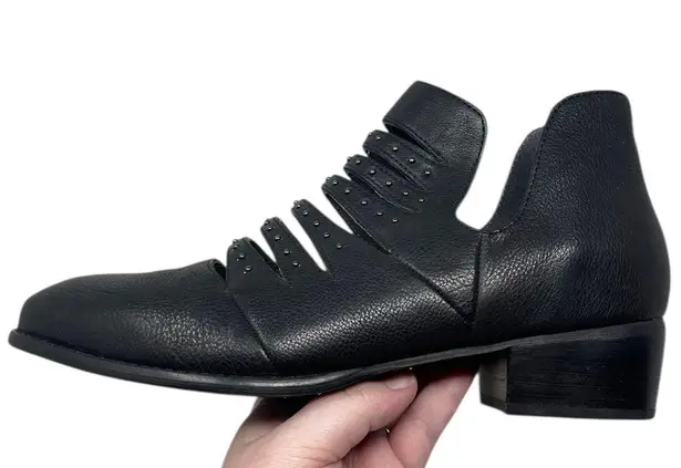 Seychelles “Iceberg” Ankle Boots Women’s Size 10 Black Leather Studded