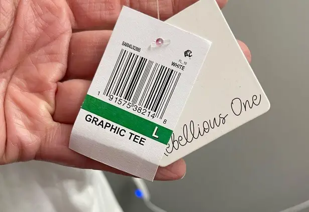 Rebellious One NWT Juniors' Ying Yang Graphic T-Shirt, Large