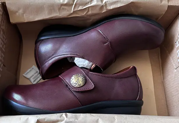 Propet Propét Women's Autumn Clog in Chocolate/Burgundy