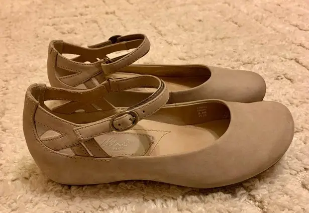 Women's Earthies by Earth Capri Taupe Nubuck Maryjane Flats SZ 6.5 Tan