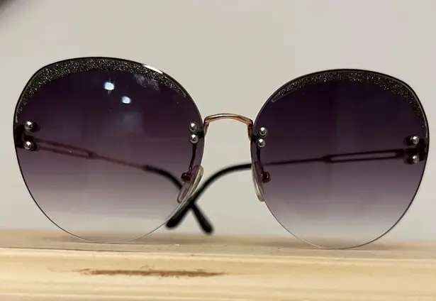 Large ROUND Frame Oversized Sunglasses Embellished with Glitter Trim