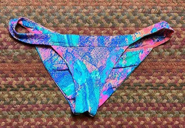 NWOT SALTY HONEY RAINBOW ABSTRACT SNAKESKIN SWIM BOTTOMS CHEEKY Blue Size L