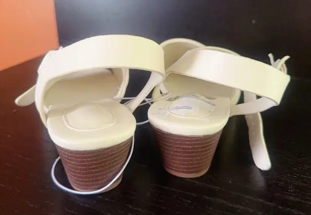 Black Rivet Melina open toe sandals cream off white Sz 7 wide Adjustable strap