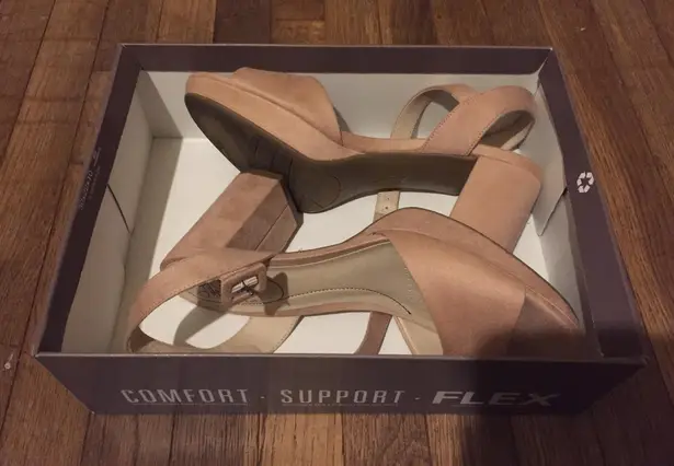 Life Stride Blush Pumps