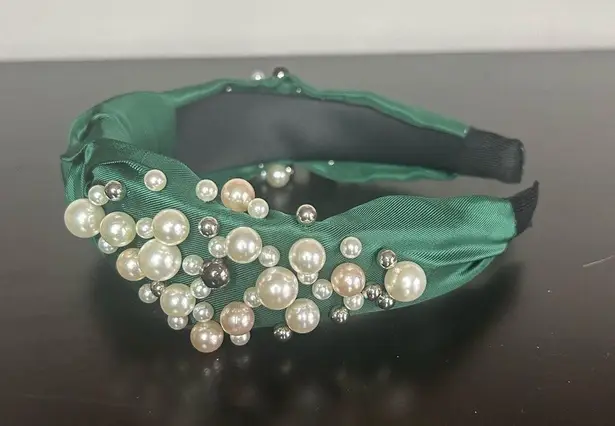 Top Knotted green Faux Pearl No