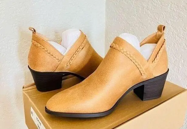 Journee Collection Sophie Braided Strap Bootie, Block Heel, Tan, Size 7, NWT