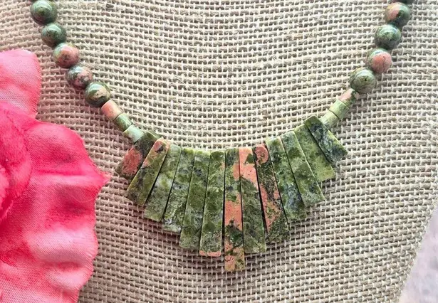 None Artisan Boho Unakite Natural Stone Beaded Collar Bib Necklace Toggle Clasp 18"