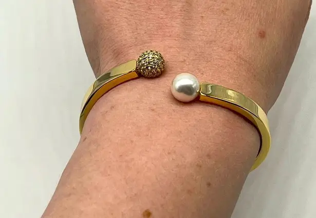 NEW REAL SIMPLE fashion gold bracelet with a pearl and mesh ball at each…