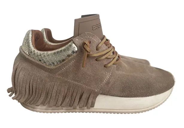 Esseutesse Suede Fringe Sneaker