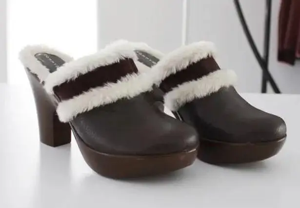 Tommy Hilfiger Merry Vintage Y2K Leather Faux Fur Trim Platform Clogs