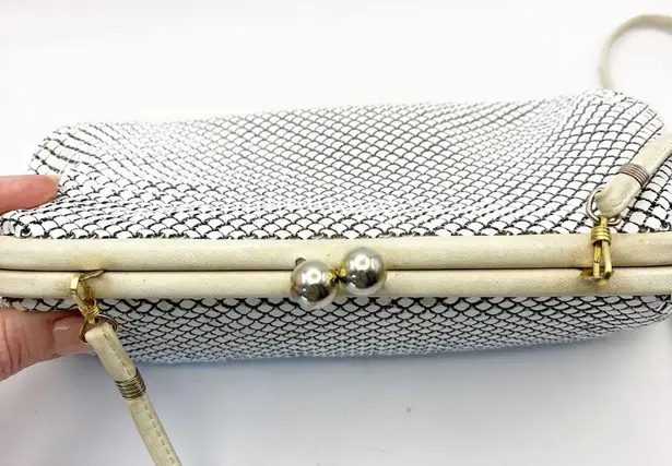 Whiting & Davis Vintage White Mesh Hand Bag Purse Kiss Closure, Shoulder Strap