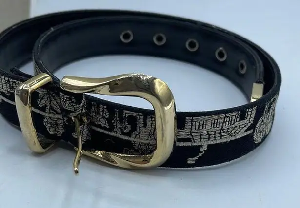 Doncaster Vintage size M embroidered black belt.