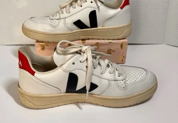 VEJA V-10 Women Sz 37 US 6 White Red Leather Navy V Logo Training Athletic Shoes