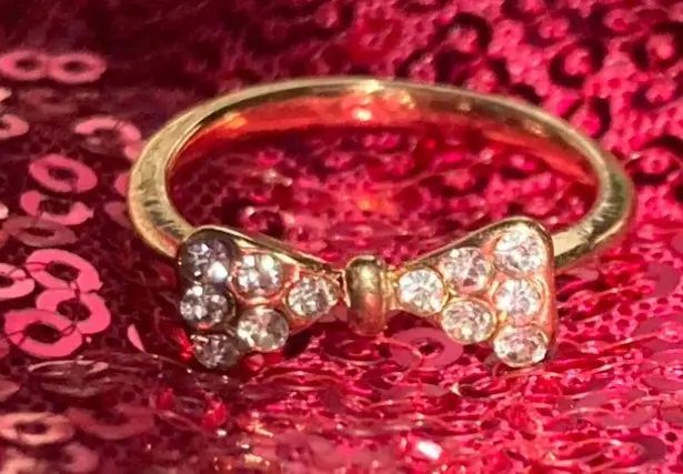 Boutique Gold Ring Womens Size 7 Rhinestone Crystal Encrusted Hair Bow Bling Jewelry Y2K