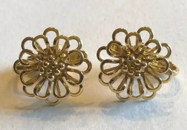 Trifari  Vintage Gold Tone 3D Layered Flower Clip On Earrings