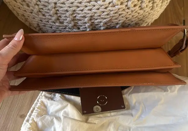 DK CITY BAG IN COGNAC Brown