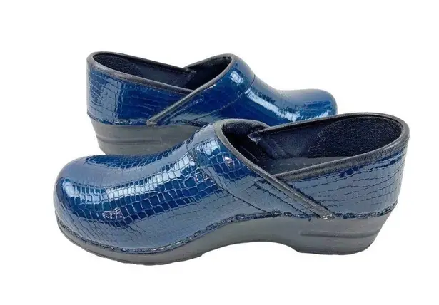 Sanita Blue Croc Embossed Patent Leather Clog Womens EU 37 Comfort Professional