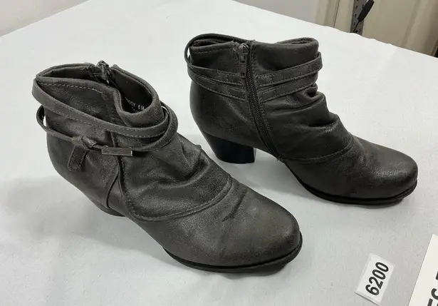 Baretraps Woman Rhapsody Bootie 6 M Gray Side Zip Strappy