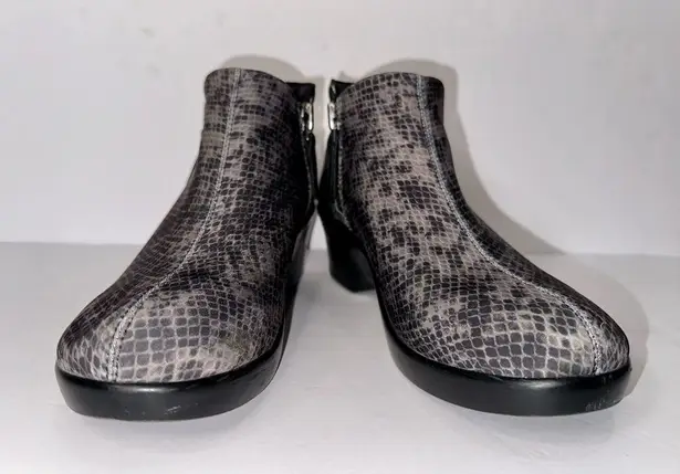 Alegria EUC Sloan snake bootie - EU 40