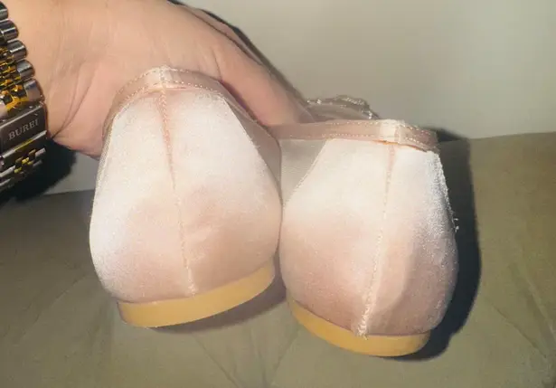 Badgley Mischka Jewel pointed toe flats size 10 nude/pink color