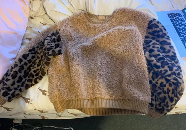 POL Shophopes Cheetah Sleeve Fuzzy Sweater