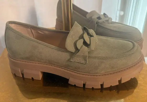 Wonderly Women’s Size 9 Olive Green Chain Lug Sole Loafers