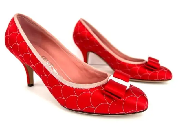 Salvatore Ferragamo Carla Quilted Red Satin Fabric Bow Vara Heel Pumps Size 6