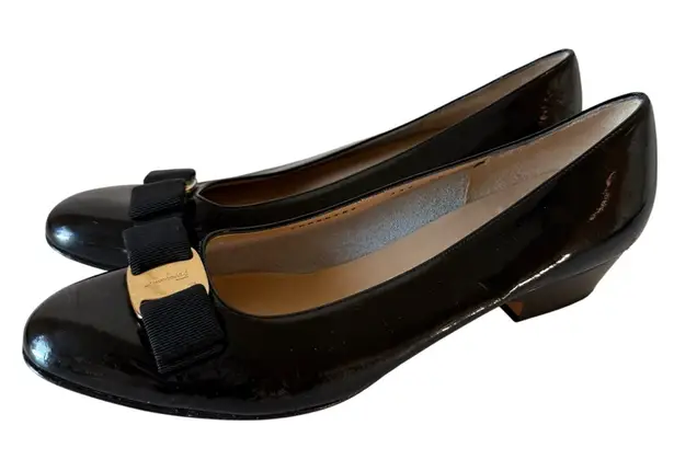 Salvatore Ferragamo Black Patent Leather Vara Bow Pumps – Size 8.5 B