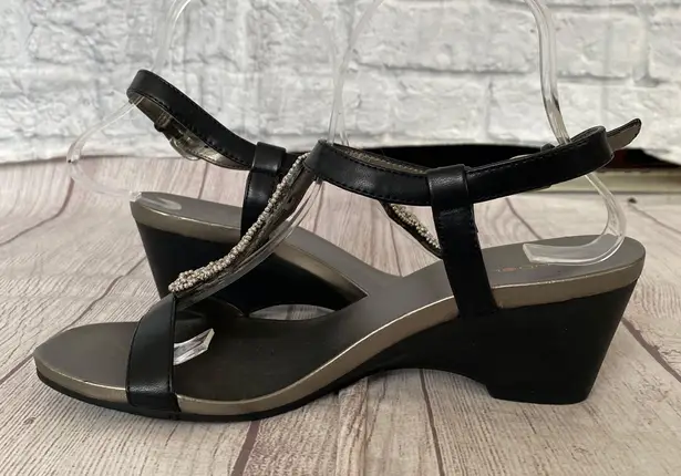Bandolino women 8.5 open toe wedge sandals w/back strap closure black & silver