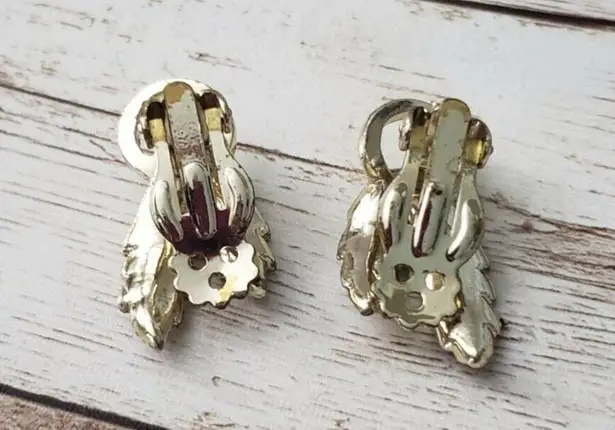 Vintage Clip On Earrings Leaf Duo Gold Tone 1.25"