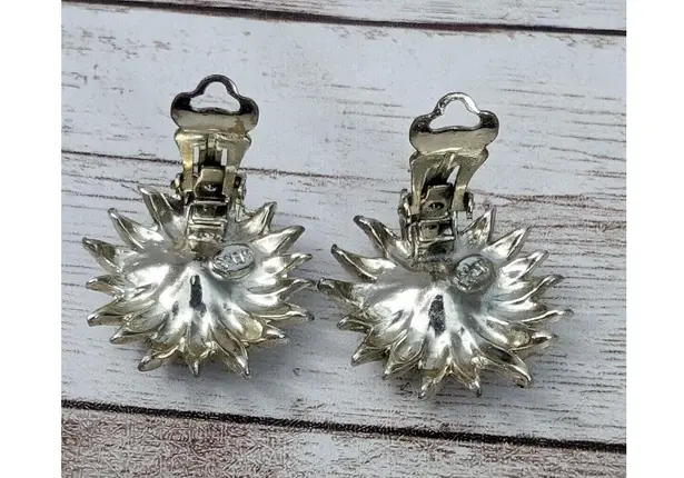 Vintage Weiss Clip On Earrings Cream with Aurora Borealis Center