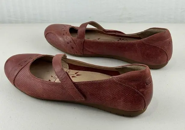 Taos Footwear Scamp Mary Jane Red Leather Flat Perforated Detailing Women Size 9