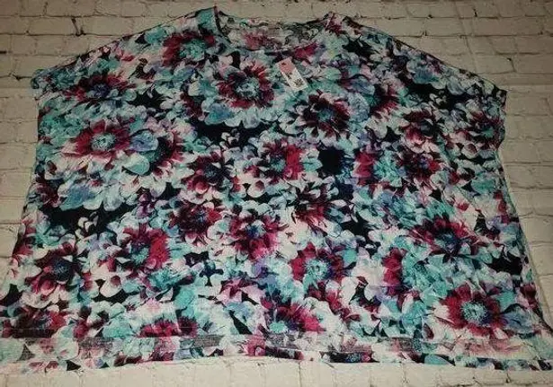 East 5th Nwt  Women's Size Small Abby Multicolored Floral Bat Wing Sleeve Blouse