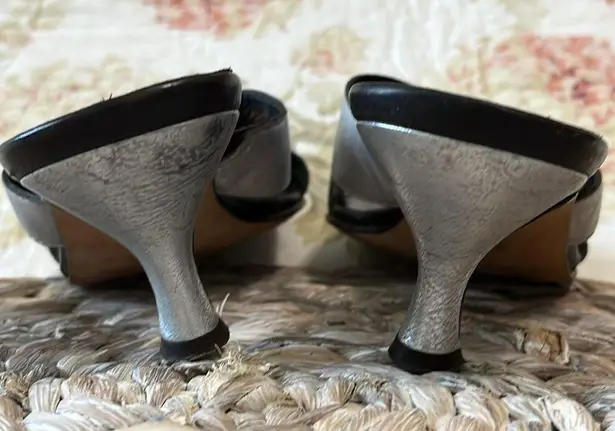 Donald J Pliner Distressed Metallic Silver Leather Kitten Heel Sandals Size 7