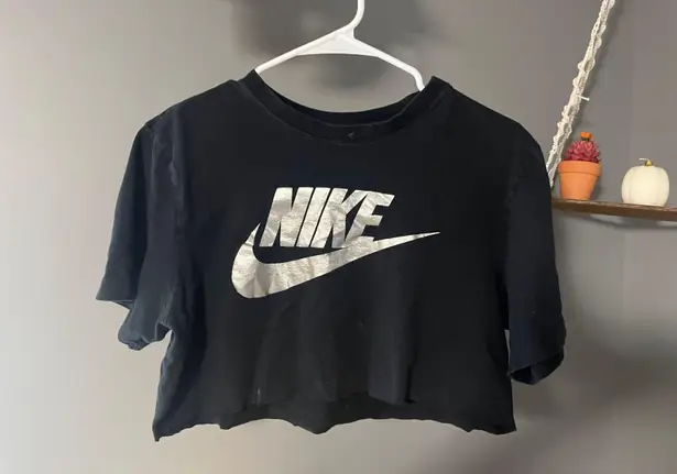 Nike Dri-Fit Cropped Tee