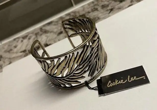 Cookie Lee  NWT Leave Design Metal Bangle Bracelet MSRP $32 Nice Gift