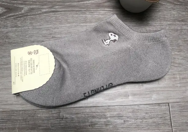snoopy peanuts embroidered gray ankle socks