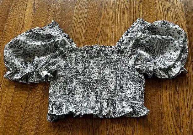 Cider Black and White Puff Sleeve Cropped Blouse