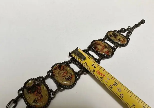 Signed Avon NR Christmas Holiday Bracelet Bronze Tone Santa 7 1/2 Inch