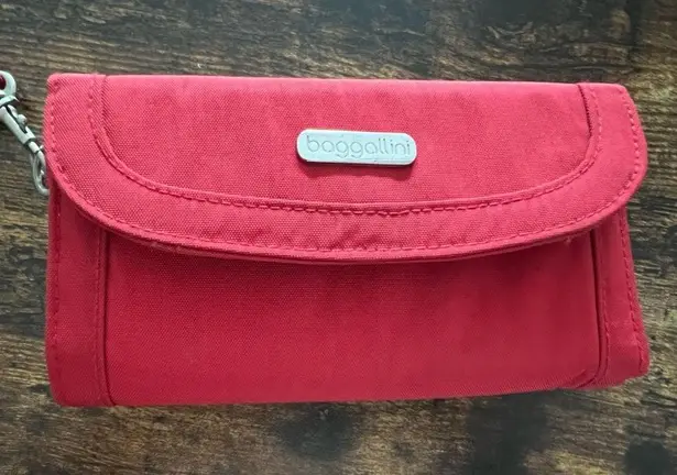 Baggallini | woman’s wristlet/wallet