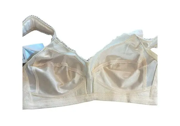 Playtex Vintage Womens Bra Size 36B Beige Comfort Straps Seamed Cups Modest NWT